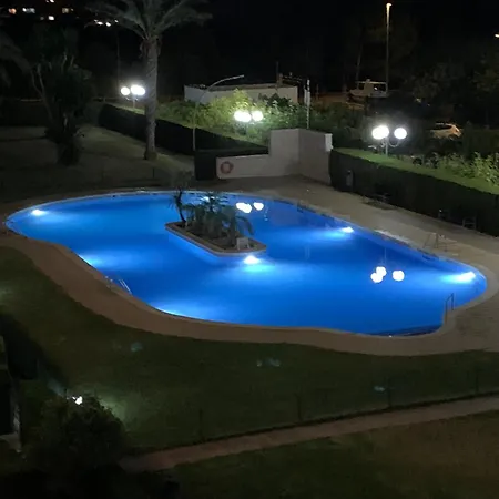 Frente A La Piscina